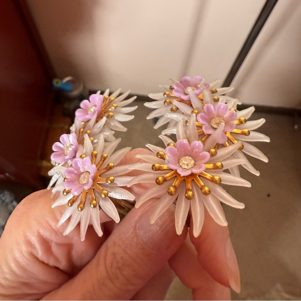Vintage 1940 50 Oversized Plastic Lavender Fairycore clip ear crawler earrings - Picture 12 of 17